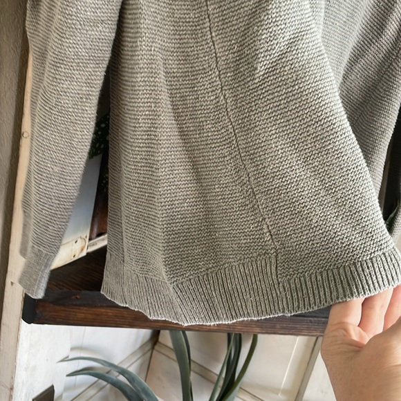 Cute sweater! - Picture 3 of 6